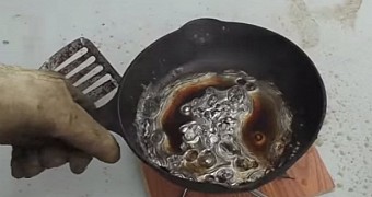 Here's what happens when you pour Coca Cola over molten lead