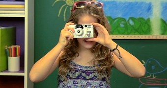 Watch: Kids’ Hilarious Reactions to an Analog Point-and-Shoot Film Camera
