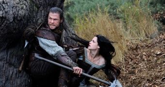 Chris Hemsworth and Kristen Stewart in “Snow White and the Huntsman” still