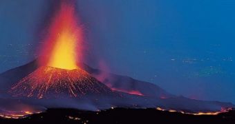 Video shows Italy's Mount Etna spewing out lava and ash