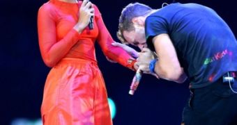 Watch: Rihanna Closes the 2012 Paralympic Games with Coldplay