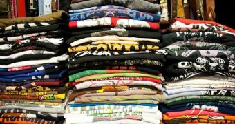 Video discusses the ecological footprint of t-shirts