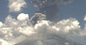 Watch: Time-Lapse Video Shows Mexico's Popocatepetl Volcano Erupting