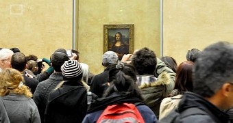 Different people photographing the Mona Lissa