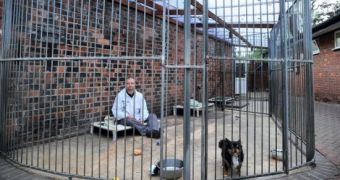 35-year-old web developer says he wants to spend 35 days living inside a cage at an animal shelter