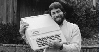 Welcome to Macintosh trailer screenshot (Steve Wozniak holding the Apple I computer)