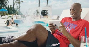Kobe Bryant using an iPad