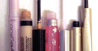 Unless we're careful, our makeup kit can become home to a lot of troublesome bacteria