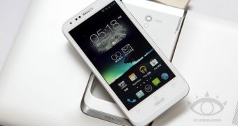 White Flavor of ASUS PadFone 2 Spotted Online