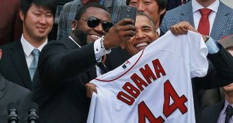 David Ortiz's selfie with Barack Obama was exposed as Samsung product placement