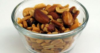A ball containing a mixture of nuts will make all the large and heavy ones come on top when shaken