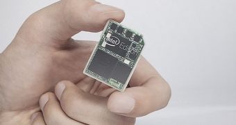 Intel Edison SD card-sized PC