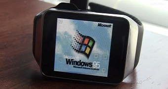 The watch runs a full-featured version of Windows 95