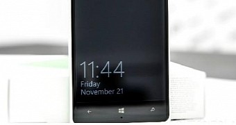 BlackBerry Passport LED notification vs. Windows Phone Glance screen