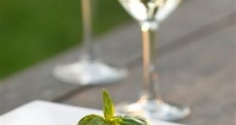Study proves a glass of wine with a fish dish has increased benefits for the heart