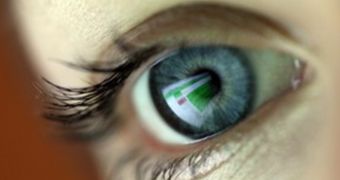 Woman nearly loses eyesight by having procedure to change eye color in Panama clinic
