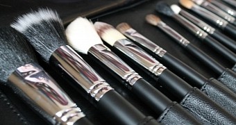 Woman Left Paralyzed After Using Friend’s Makeup Brushes, a Cautionary Tale