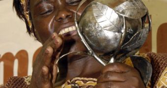 Maathai, holding a trophy awarded to her by the Kenya National Commission on Human Rights