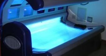 Eye protection is mandatory when using a sunbed, health specialists warn