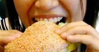 Women cannot resist food like men can, study reveals