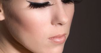 More and more women are seeking help with their falling eyelashes after using fake lashes for too long