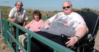 Paul Mason, weighing 698 pounds (49 stone / 311.2kg), is world’s fattest man
