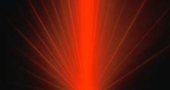 A short and very intense laser beam passes through hydrogen gas cells, generating X-rays