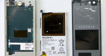 Sony Xperia Z1 Compact gets torn to pieces