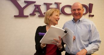Carol Bartz and Steve Ballmer signing the intiall agreement