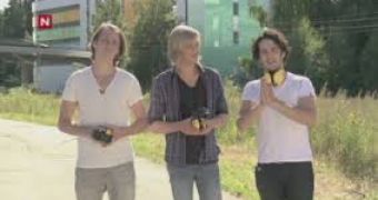 Ylvis disrupt traffic with a big horn