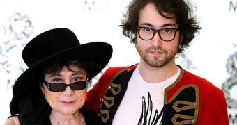 Yoko Ono and son protest against fracking