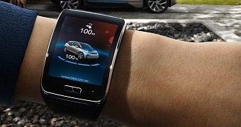 Samsung Gear S controlling car in drive way