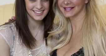 Fans of Botox: Hannah (16) and Sarah Burge (49) from the UK