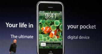 Steve Jobs unveiling the original iPhone