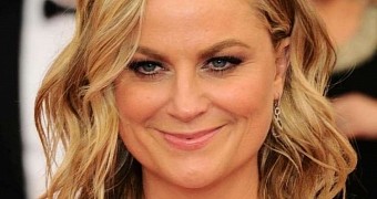Amy Poehler Criticized for Inappropriate R. Kelly, Blue Ivy Joke on “Difficult People”