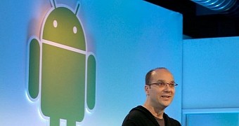 Andy Rubin next to the Android logo