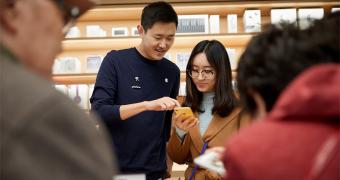Beijing Apple Store customers