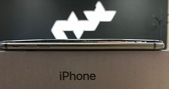 Screen coming off on iPhone 8 Plus