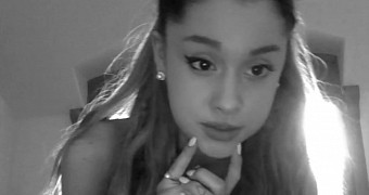 Ariana Grande apologizes for acting like a brat in the donut shop, licking other people's donut
