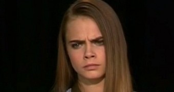 Cara Delevingne promotes “Paper Towns,” is deemed annoying by TV anchors