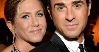 Jennifer Aniston and Justin Theroux are reportedly fighting because Brad Pitt sent them a wedding present
