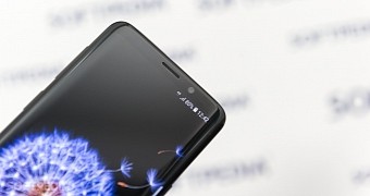 The base S10 configuration will use an Infinity O display
