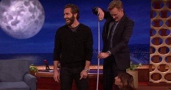 Conan O’Brien Solves the Mystery of Jake Gyllenhaal’s Height - Video