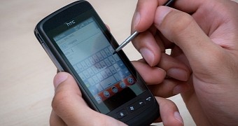 The HTC Touch2 used to have a stylus