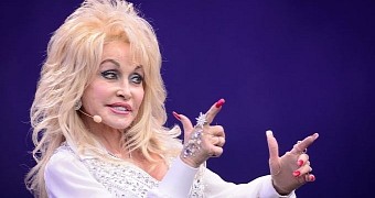 Dolly Parton denies reports that she has stomach cancer