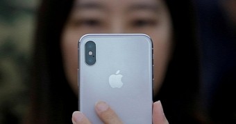 Huawei supplier wants employees to stay away from iPhones