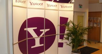 Yahoo! starts looking for buyers