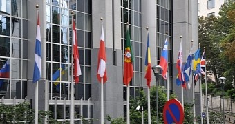 EU Rejects Net Neutrality, Semi-Eliminates Roaming Surcharges