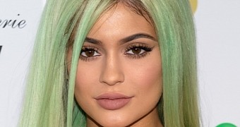 Kylie Jenner shows off her new green hairdo and oversized lips at promotional event