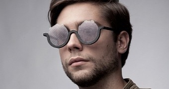Weird glasses recreate an LSD trip